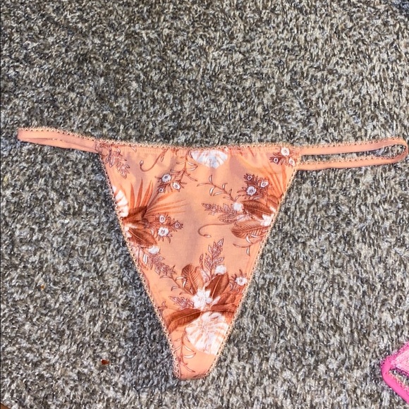 ❌V String❌ - Picture 1 of 2